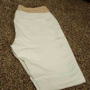 Maternity crop jeans