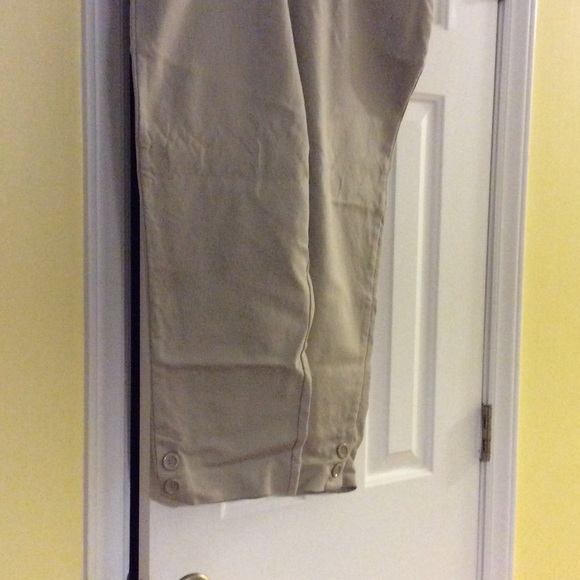 Capri's - Picture 3 of 4