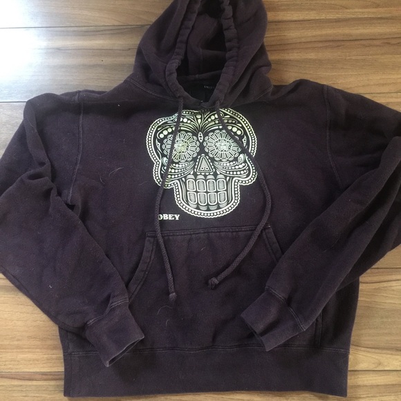 Women's S Obey "DOTD" pullover.