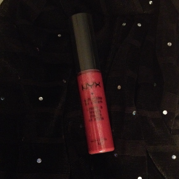 Waterproof Long Lasting Matte lipcream! #5 💄 - Picture 2 of 3