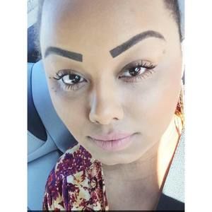 Meet your Posher, Naima