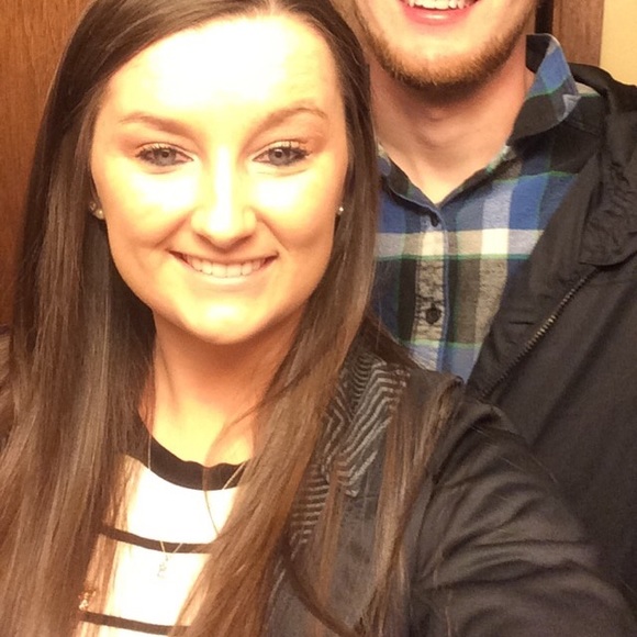 Meet your Posher, Courtney - Picture 1 of 1