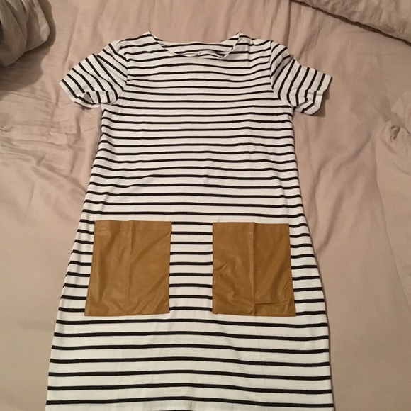 Stripped dress with leather pockets
