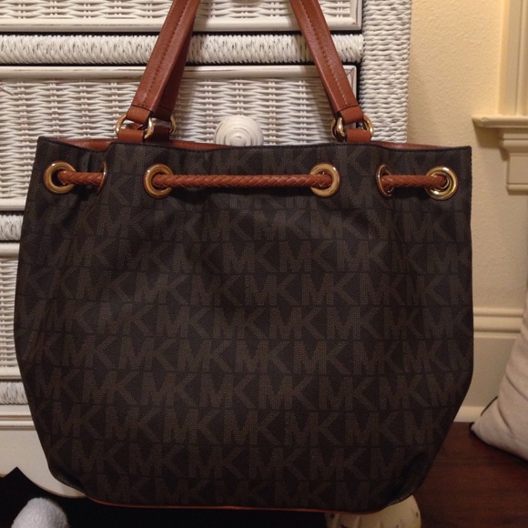 Michael Kors large satchel. - Picture 2 of 4