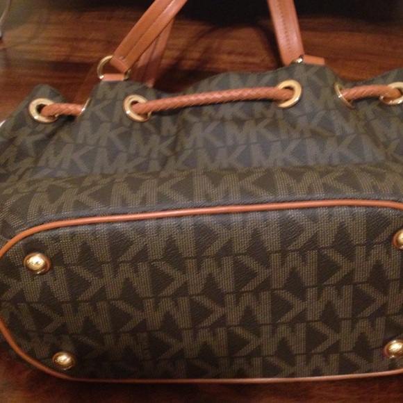Michael Kors large satchel. - Picture 3 of 4