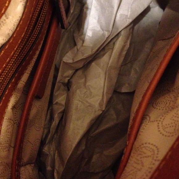 Michael Kors large satchel. - Picture 4 of 4