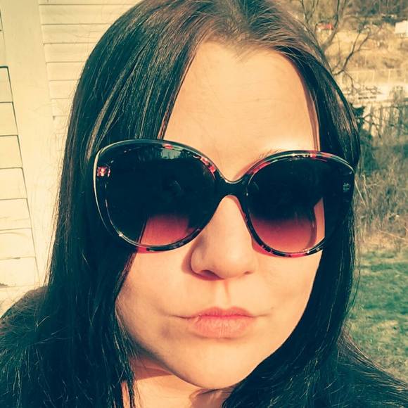 Meet your Posher, Melissa - Picture 1 of 1