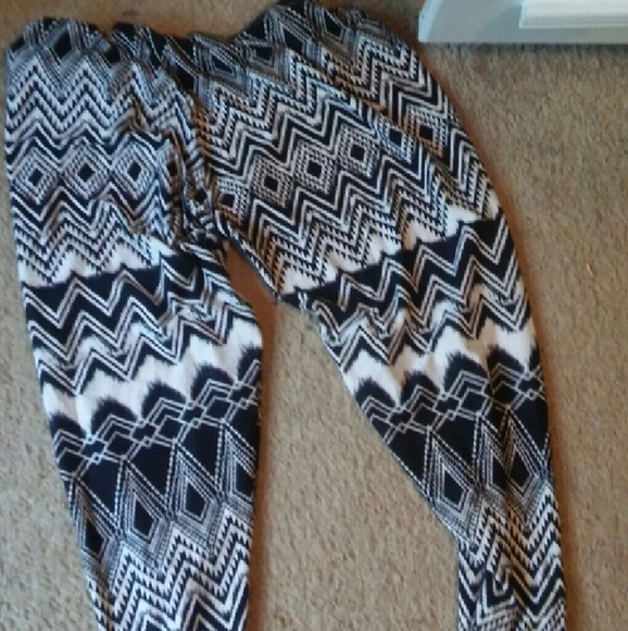 Black & white leggings
