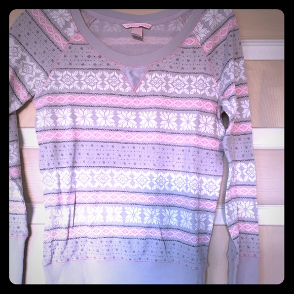 Victoria's secret long sleeve shirt - Picture 1 of 2
