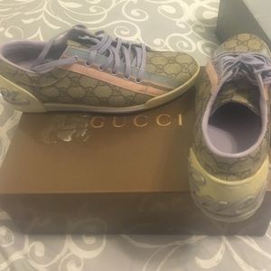 Women's Gucci signature sneakers