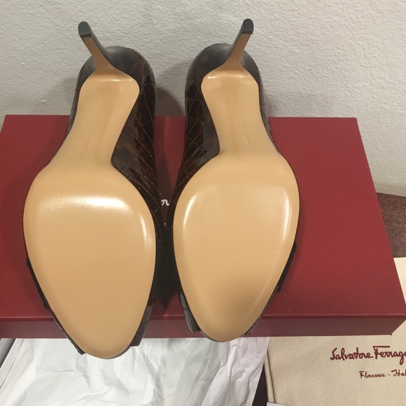 SOLD Salvatore Ferragamo Talia Q Heel, - Picture 4 of 4