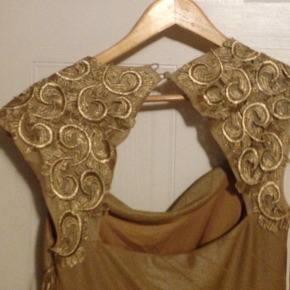 Dress - Picture 3 of 4