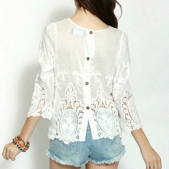 SOLD •Dolce Vita Deidra Embroidered Cut Blouse Top - Picture 2 of 3