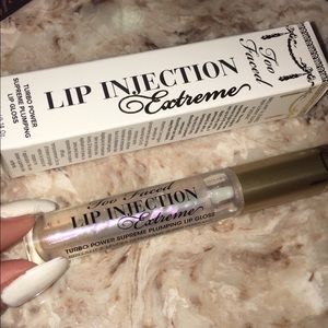 Too faced lip gloss injection 😍 really works!