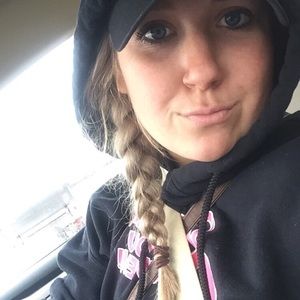 Meet your Posher, Alicia