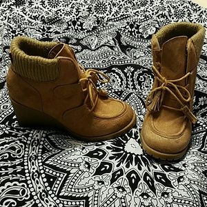 Traded!! Moccassin Like, Booties