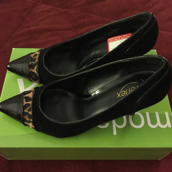 Pumps - Picture 2 of 4