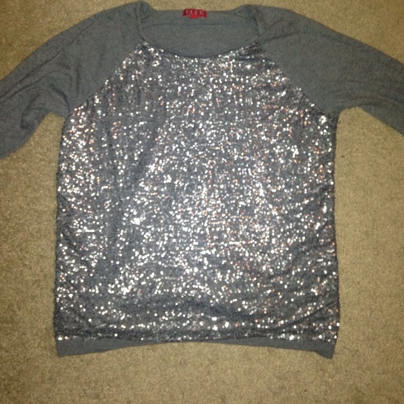 Long sleeve shirt.