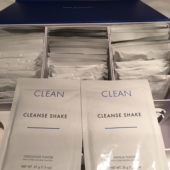 Clean Program chocolate & vanilla shake packets.