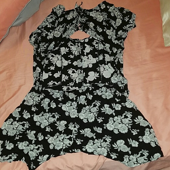 Romper - Picture 3 of 4