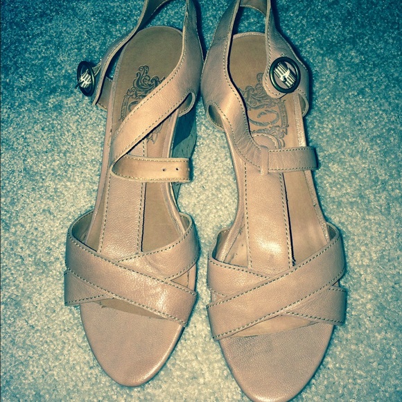 Nine West tan wedges.