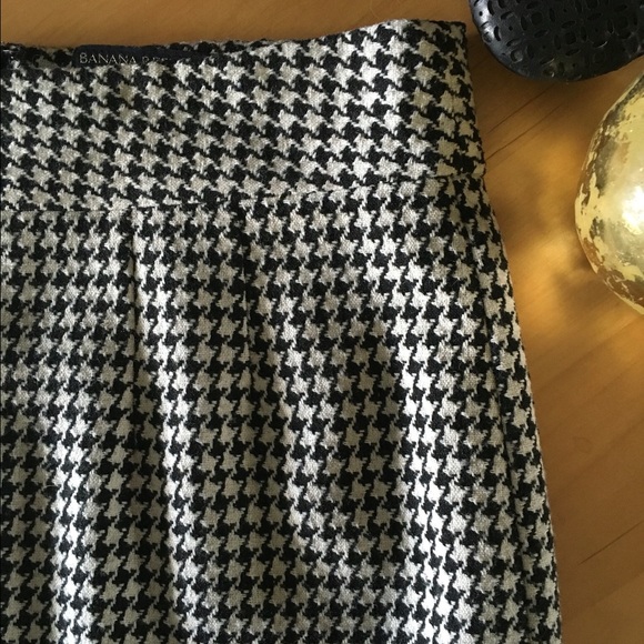 Banana Republic houndstooth petite straight  skirt