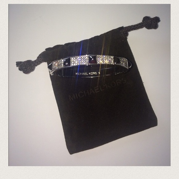 MICHAEL KORS Heritage Pavé Studded Bangle💥SALE💥