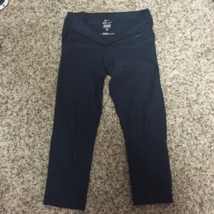 Great condition Nike crop dri fit leggings