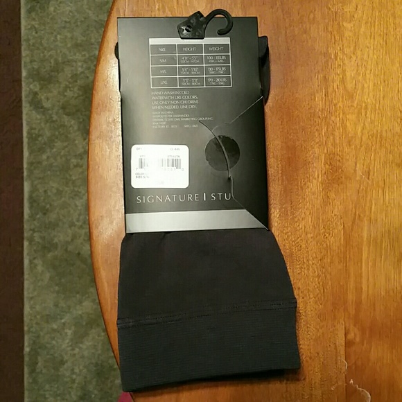 Signature Studio - Picture 2 of 2