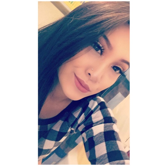 Meet your Posher, Jazmin - Picture 2 of 4