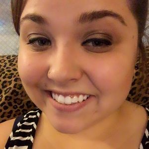 Meet your Posher, Corrine