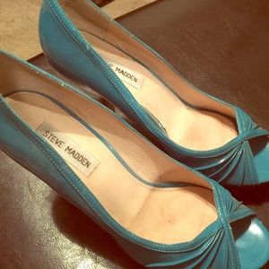 Steve Madden patent turquoise pumps
