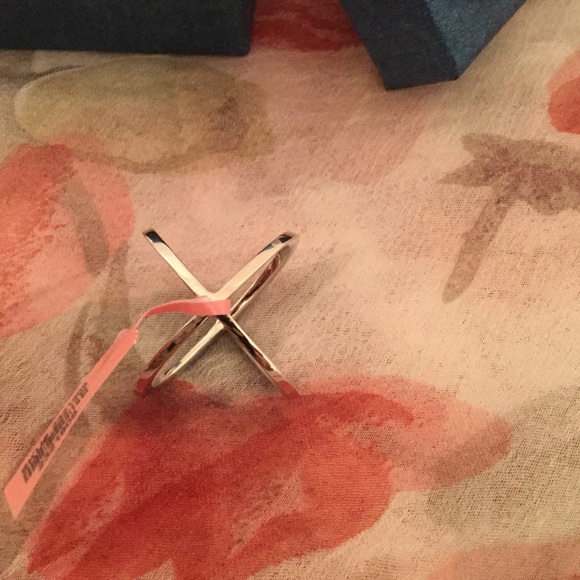 Blue simulated diamond ring - Picture 2 of 4