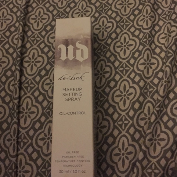 Used once, oil control setting spray