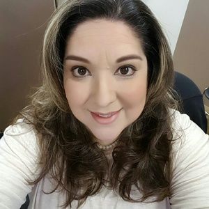 Meet your Posher, Gloria