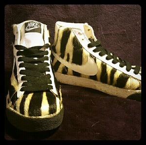 Nike Air Force Ones fur hightops