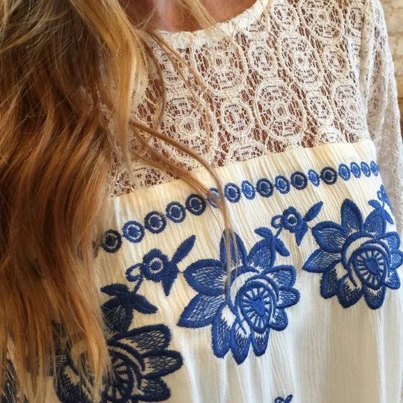 Embroidered lace shift dress - Picture 2 of 2