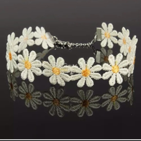 Daisy choker necklace