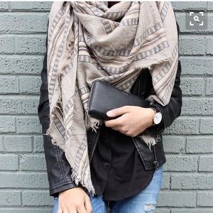 Aritzia blanket scarf