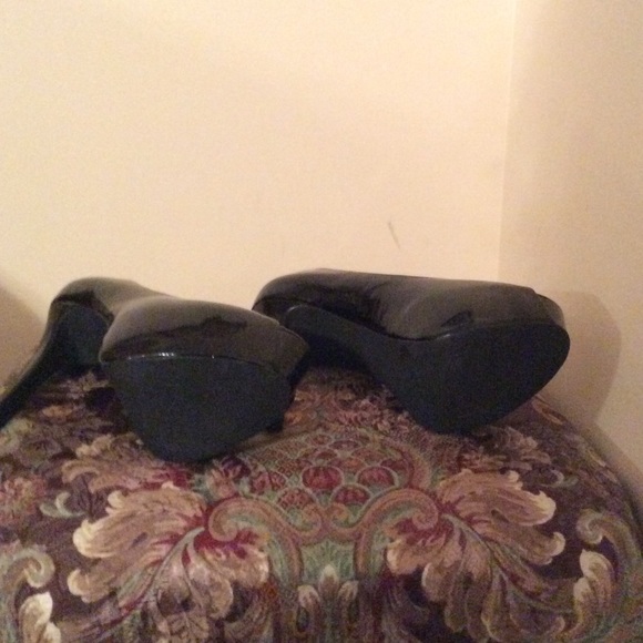 Jessica Simpson black pump . Size 7 - Picture 3 of 3