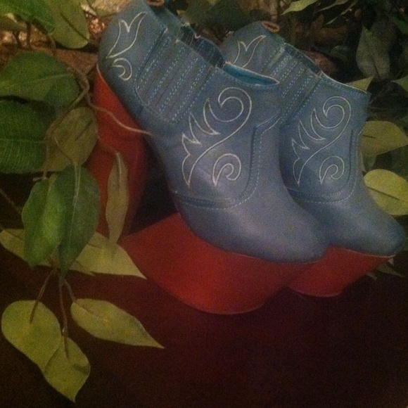 GORGEOUS PLATFORM WEDGES - Picture 2 of 4