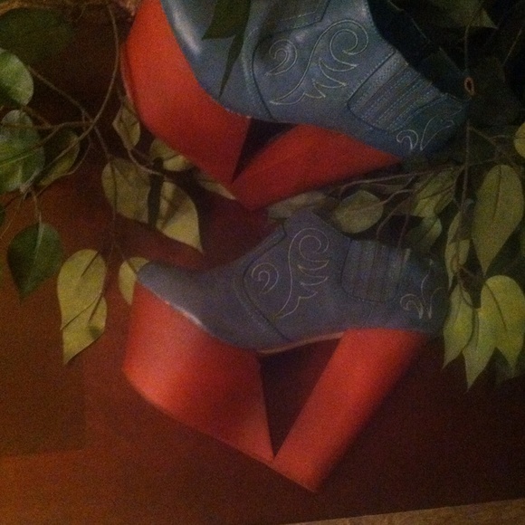 GORGEOUS PLATFORM WEDGES - Picture 3 of 4