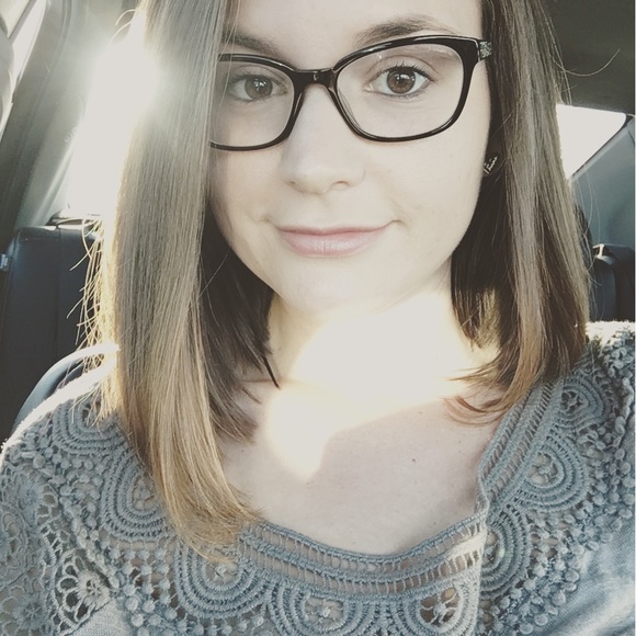 Meet your Posher, Emily - Picture 2 of 2