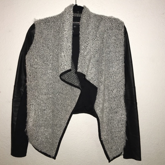 Coffeeshop jacket with leather sleeves