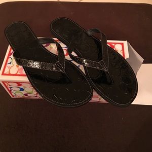 COACH PATENT LEATHER BLACK FLIP FLOP SANDALS 11