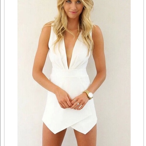 White deep V Romper BRAND NEW, never worn - Picture 1 of 1