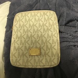 100%AUTHENTIC MICHAEL KORS iPad case