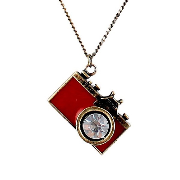 Jewelry - NEW - Vintage Camera Necklace