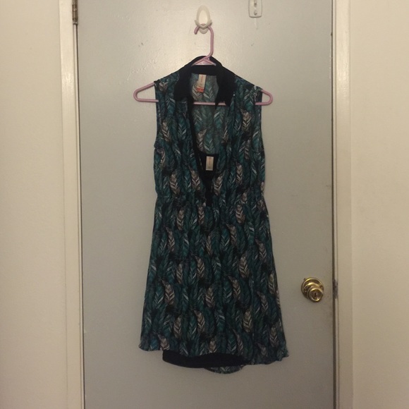 Short sleeveless dress