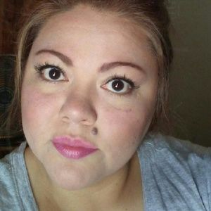 Meet your Posher, Raquel